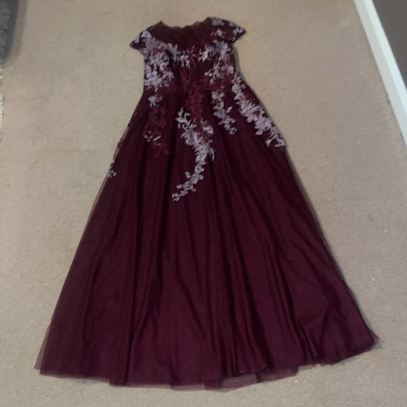 TERI JON BEADED APPLIQUÉ GOWN: NEW WITH TAG - Picture 2 of 10